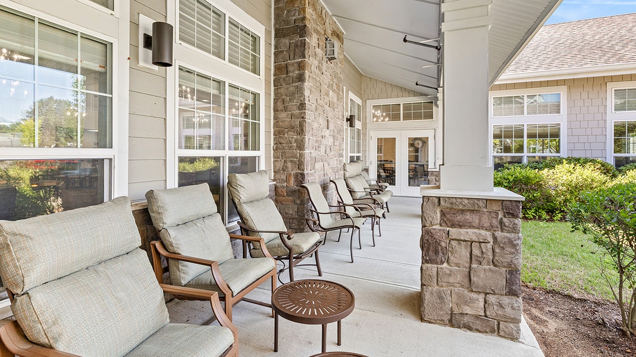 The outdoor patio at Heatherwood
