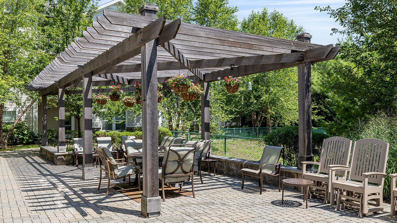 The outdoor patio at Heatherwood